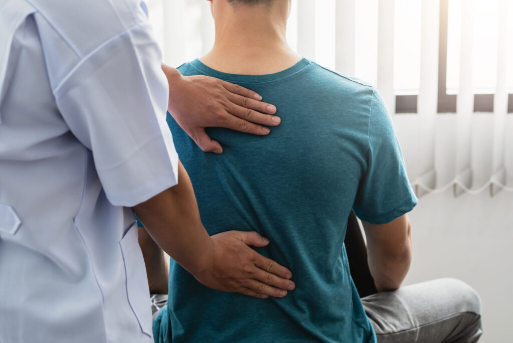 Physical therapists are working for man patients at the clinic.